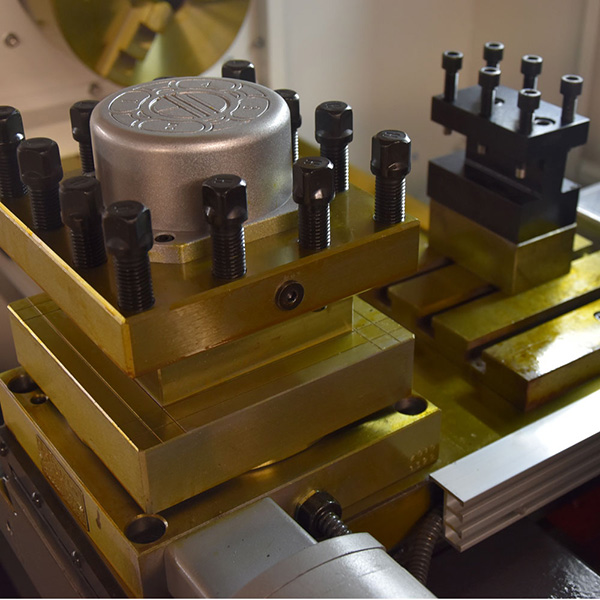 The shell of a CNC lathe plays an important role in ensuring operational stability